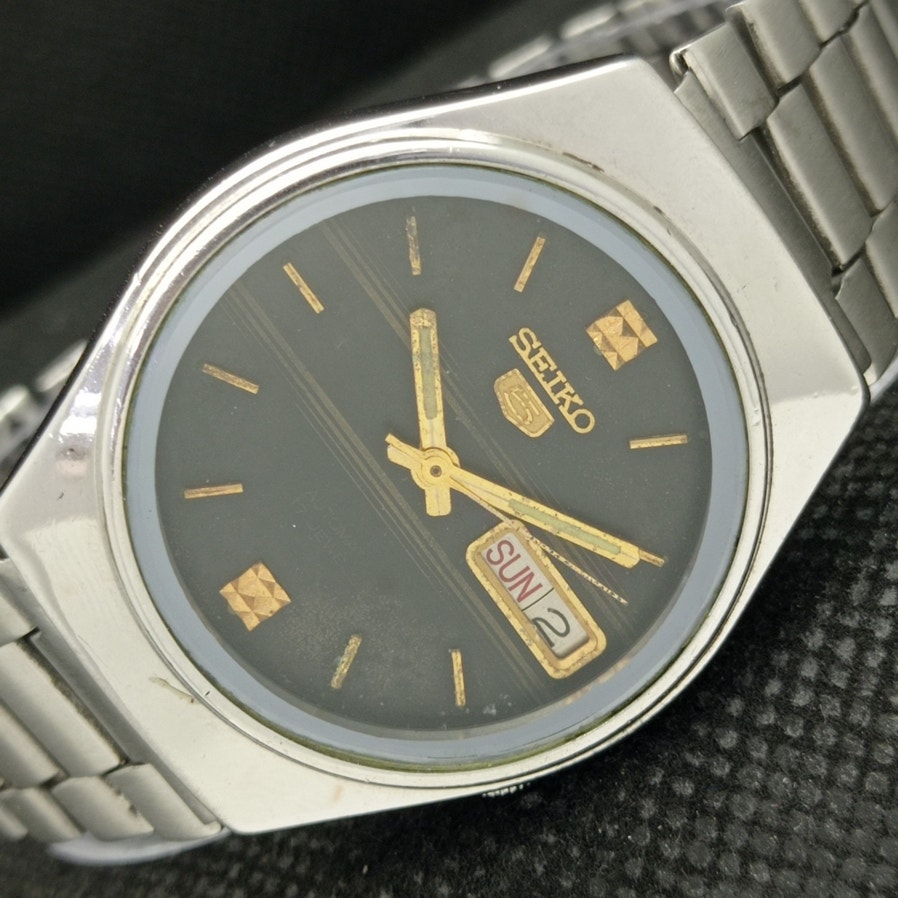 Vintage 1989 Seiko Automatic Mens Silver Watch WDaydate  Gold Accents